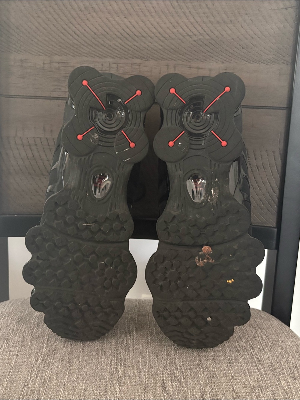 Nike Shox Men’s All-Black Athletic Running Shoes - Picture 4 of 4